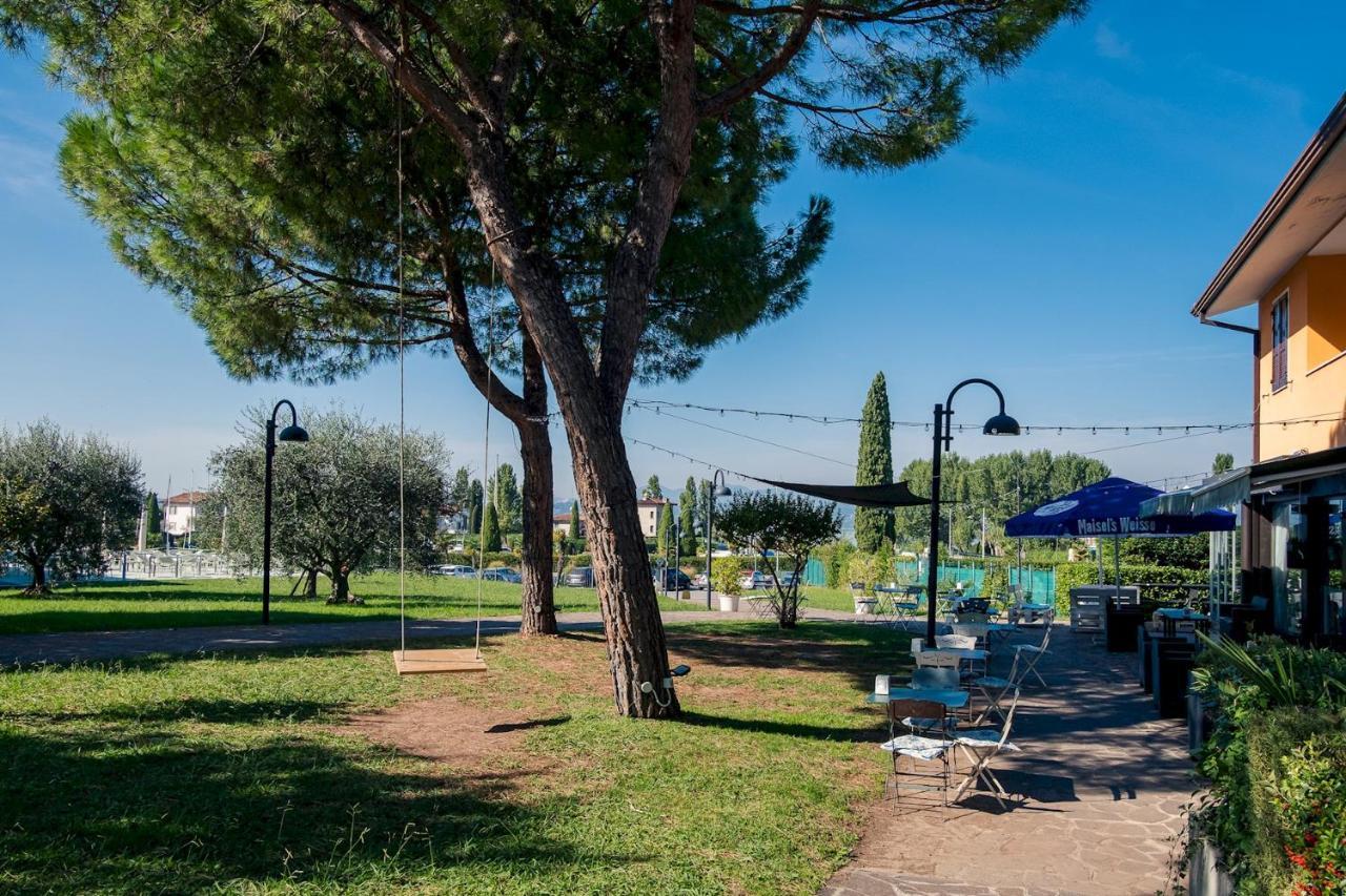 La Casa Sul Porto - Italian Homing Apartamento Sirmione Exterior foto